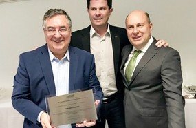 Raimundo Colombo recebe homenagem da Acaert