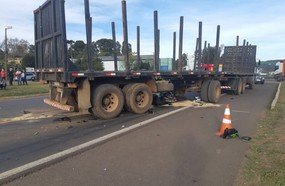 Motociclista morre após colisão contra caminhão em Ponte Serrada