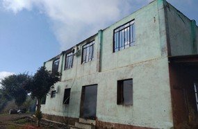 Incêndio consome casa de dois andares no interior de Lacerdópolis