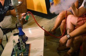 Fumar narguilé equivale a consumir fumaça de cem cigarros