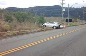Mulher sofre escoriações após saída de pista na SC-135
