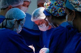 Governo autoriza retomada de consultas e cirurgias eletivas
