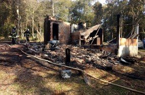 Homem morre carbonizado durante incêndio em residência