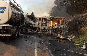 Tragédia no PR: colisão entre caminhão e ônibus deixa 20 mortos