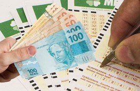 Mulher perde R$ 5 mil no golpe do bilhete premiado