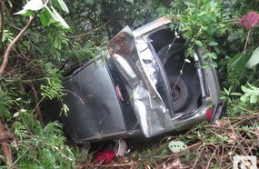Motorista se perde em curva e despenca em barranco na BR-282
